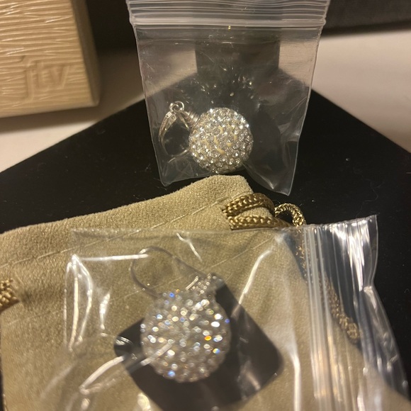 Sparkling earrings by JVT brand new and bag and inbox. Qvc - Picture 2 of 4